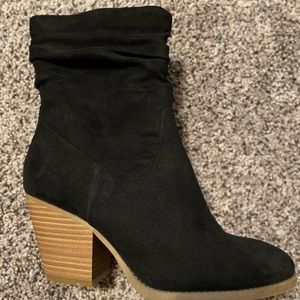 Universal Thread Black Slouch Ankle Bootie- Suede